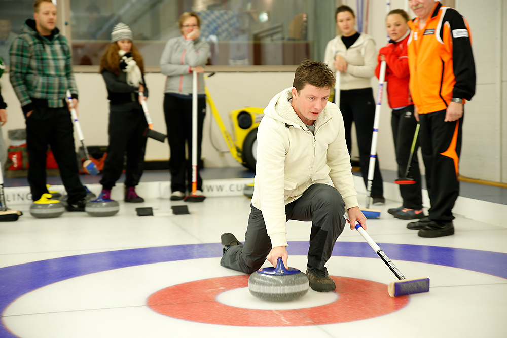 Curling clinic voor groepen tot 60 personen Curlingbaan Zoetermeer